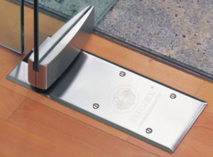 Hướng dẫn cách chỉnh bản lề cửa kính cường lực khi phát sinh các sự cố