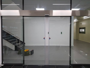 Cửa kính cường lực đẩy ngang - Bật mí những ưu điểm vượt trội có thể bạn chưa biết