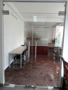 Phân loại cửa kính cường lực - Những ứng dụng phổ biến nhất của sản phẩm