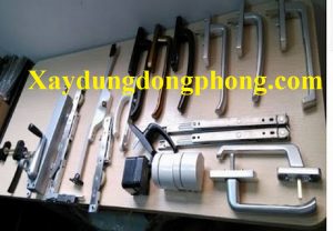 Làm cửa nhôm kính Hà Nội với phụ kiện cao cấp