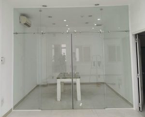 Bật mí ưu điểm cửa cường lực lùa đang HOT hiện nay