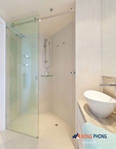 Vệ sinh cabin tắm kính rất đơn giản nếu bạn biết cách thực hiện 