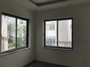 Cửa nhôm 2 cánh được cấu tạo từ các chất liệu cao cấp, bền bỉ