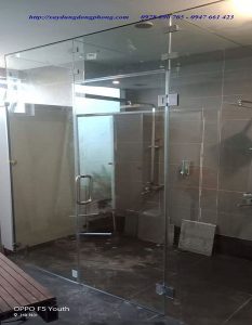 Phòng tắm kính cường lực mở hai chiều mang đến không gian thoải mái