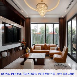 Làm cửa nhôm hệ đẹp cho phòng khách