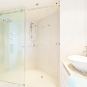 Cabin Vách Kính Tắm Mở Lùa