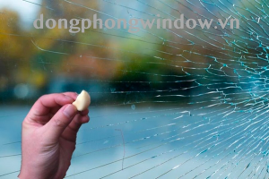 Bật mí cách hàn gắn cửa kính bị nứt với củ tỏi siêu tiện và hiệu quả bất ngờ